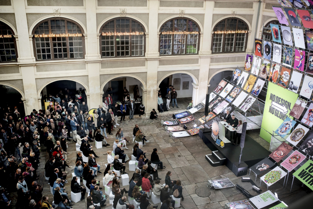 inauguration dans la cour du musée joanneumsviertel 