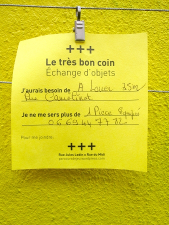 Le très bon coin, MURS EN JEU. Un espace d’échanges pour tous dans la rue.
