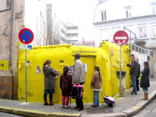 Le très bon coin, MURS EN JEU. Un espace d’échanges pour tous dans la rue.
