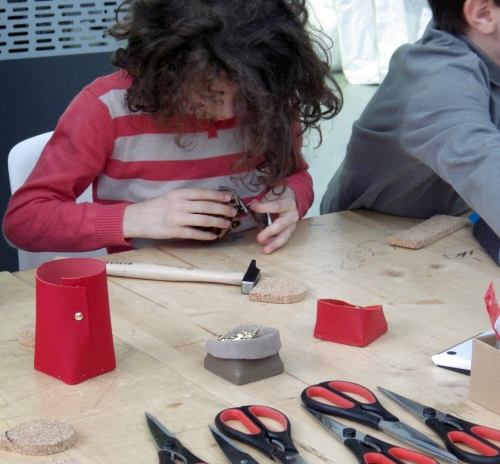 anniversaire à la cité du design enfant en plein montage d'objet