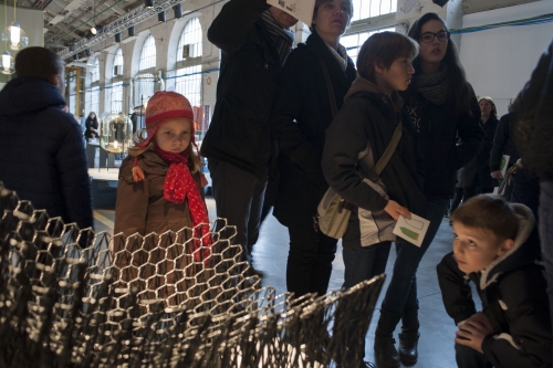 Visite guidée en famille durant la Biennale design 2015 
