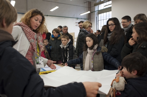 Visite guidée en famille durant la Biennale design 2015 